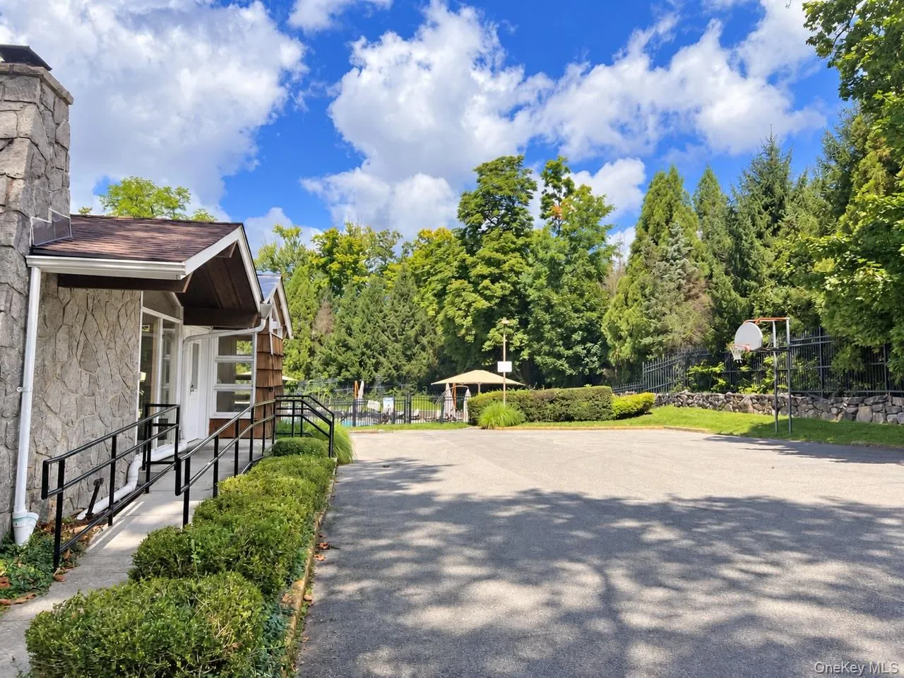 14 Powder Horn Way, Greenburgh, NY, 4 Bedroom Bedrooms, 8 Room Rooms,2 BathroomBathrooms,Residential Lease,For Rent,Powder Horn,0,1043264 14 Powder Horn Way, Greenburgh, NY, 4 Bedroom Bedrooms, 8 Room Rooms,2 BathroomBathrooms,Residential Lease,For Rent,Powder Horn,0,1043264