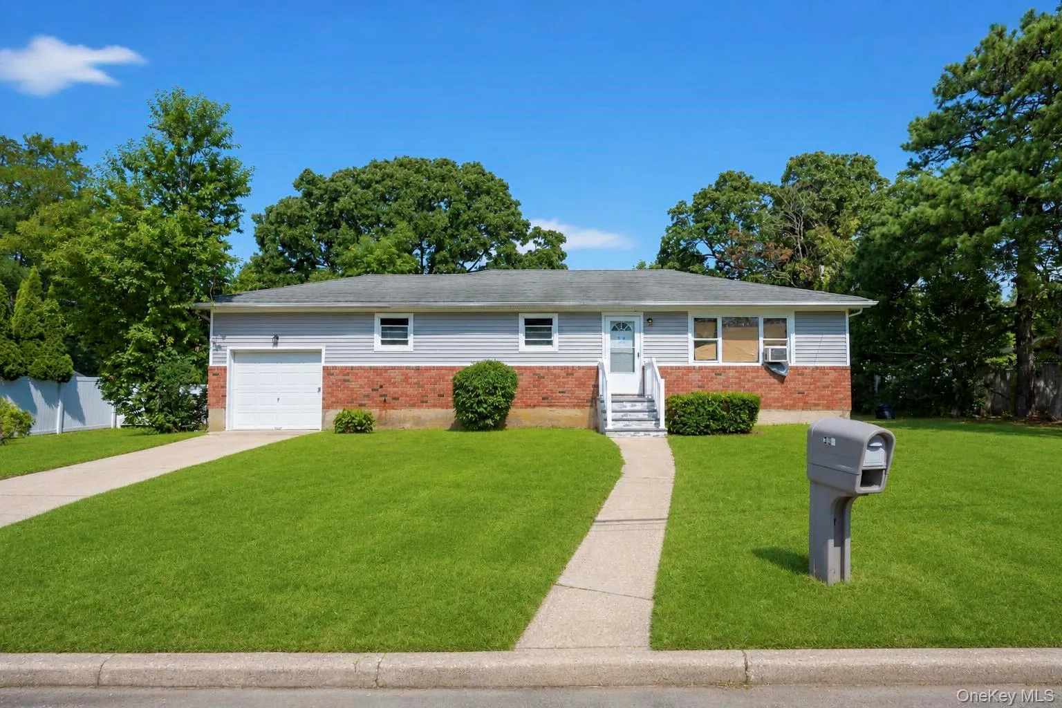 334 Robbins Street, Babylon, NY, 3 Bedrooms Bedrooms, 6 Rooms Rooms,2 BathroomsBathrooms,Residential,For Rent,Robbins,0,1043269 334 Robbins Street, Babylon, NY, 3 Bedrooms Bedrooms, 6 Rooms Rooms,2 BathroomsBathrooms,Residential,For Rent,Robbins,0,1043269