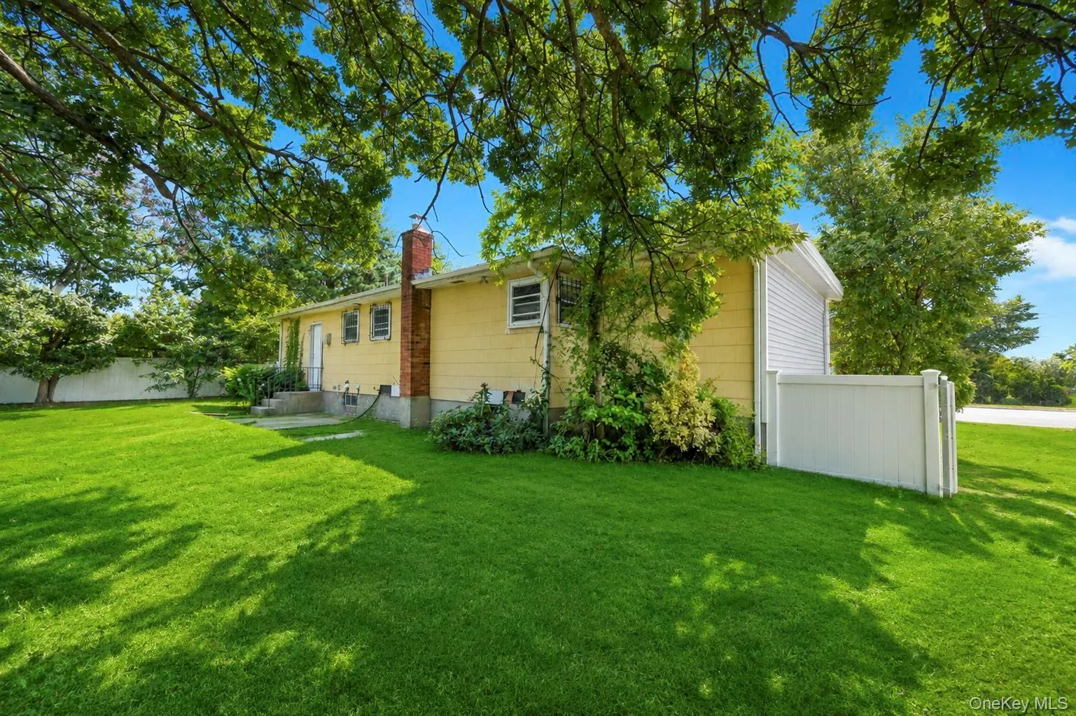 334 Robbins Street, Babylon, NY, 3 Bedrooms Bedrooms, 6 Rooms Rooms,2 BathroomsBathrooms,Residential,For Rent,Robbins,0,1043269 334 Robbins Street, Babylon, NY, 3 Bedrooms Bedrooms, 6 Rooms Rooms,2 BathroomsBathrooms,Residential,For Rent,Robbins,0,1043269