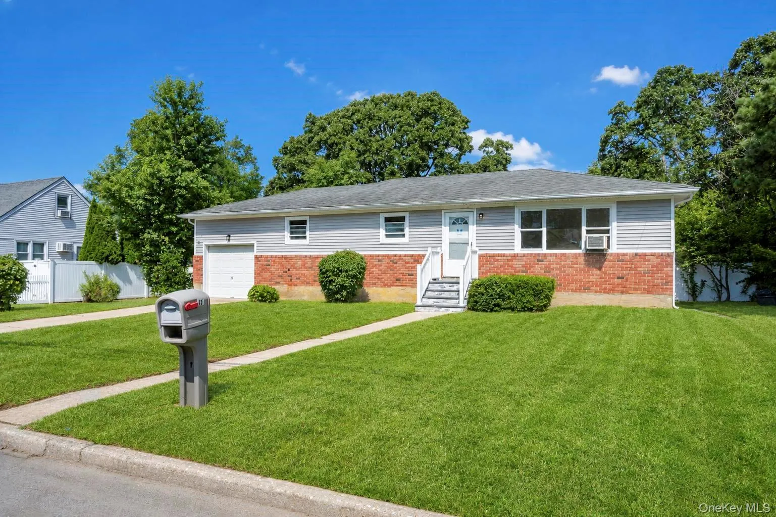 334 Robbins Street, Babylon, NY, 3 Bedrooms Bedrooms, 6 Rooms Rooms,2 BathroomsBathrooms,Residential,For Rent,Robbins,0,1043269 334 Robbins Street, Babylon, NY, 3 Bedrooms Bedrooms, 6 Rooms Rooms,2 BathroomsBathrooms,Residential,For Rent,Robbins,0,1043269