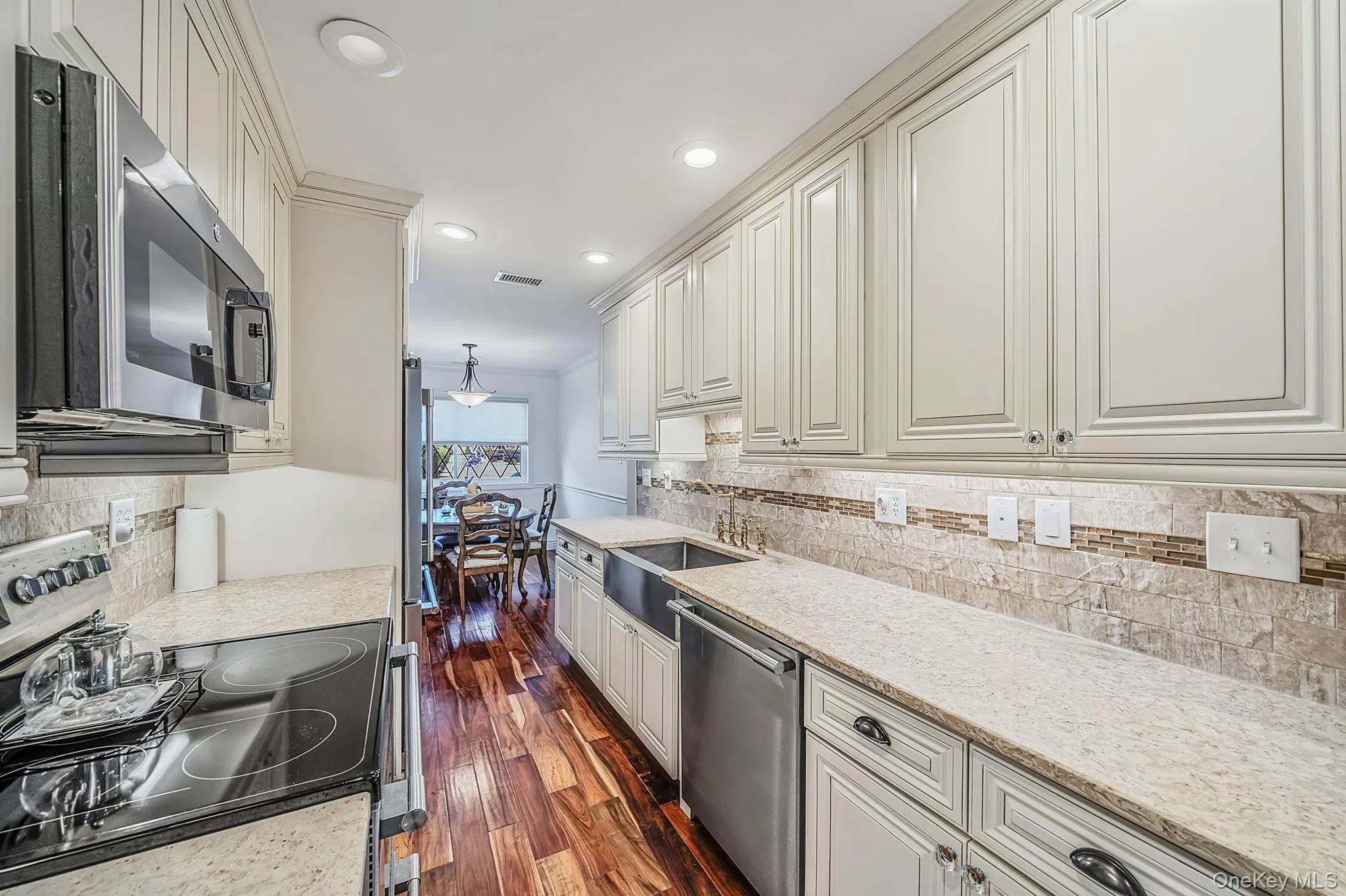42 Summerfield Court, Babylon, NY, 2 Bedrooms Bedrooms, 5 Rooms Rooms,1 BathroomBathrooms,Residential,For Rent,Summerfield,0,1043270 42 Summerfield Court, Babylon, NY, 2 Bedrooms Bedrooms, 5 Rooms Rooms,1 BathroomBathrooms,Residential,For Rent,Summerfield,0,1043270