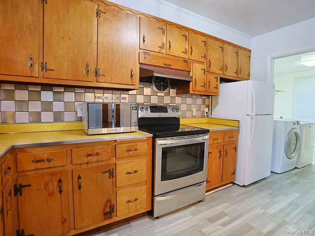 21 Pleasant View Road, Poughkeepsie, NY, 2 Bedrooms Bedrooms, 8 Rooms Rooms,1 BathroomBathrooms,Residential,For Rent,Pleasant View,0,1043271 21 Pleasant View Road, Poughkeepsie, NY, 2 Bedrooms Bedrooms, 8 Rooms Rooms,1 BathroomBathrooms,Residential,For Rent,Pleasant View,0,1043271