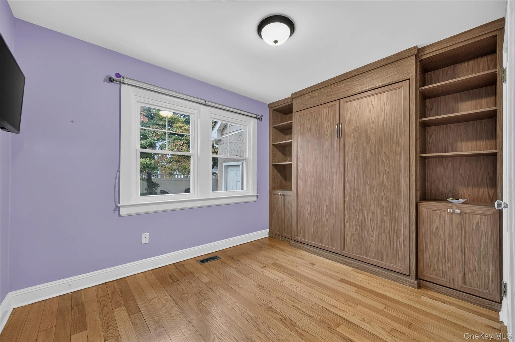 Office/Bedroom with built in Murphy Bed 2 Office/Bedroom with built in Murphy Bed 2