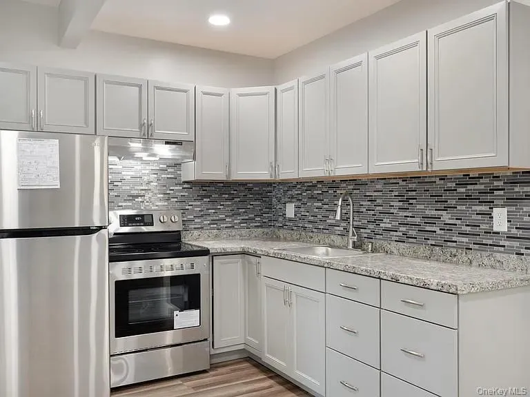 42 Haab Avenue, Babylon, NY, 2 Bedroom Bedrooms, 3 Room Rooms,1 BathroomBathrooms,Residential Lease,For Rent,Haab,0,1043279 42 Haab Avenue, Babylon, NY, 2 Bedroom Bedrooms, 3 Room Rooms,1 BathroomBathrooms,Residential Lease,For Rent,Haab,0,1043279