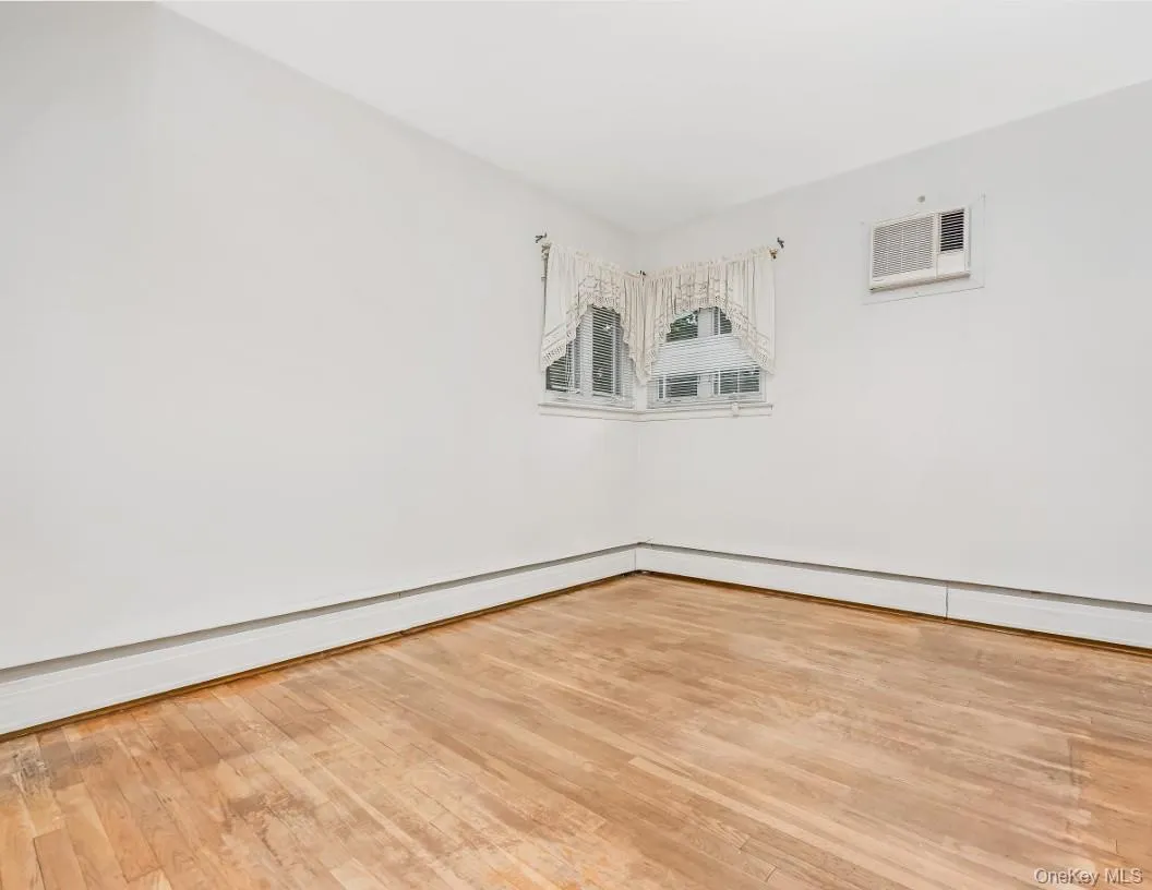 162 Washington Street, Oyster Bay, NY, 3 Bedrooms Bedrooms, 7 Rooms Rooms,2 BathroomsBathrooms,Residential,For Rent,Washington,0,1043285 162 Washington Street, Oyster Bay, NY, 3 Bedrooms Bedrooms, 7 Rooms Rooms,2 BathroomsBathrooms,Residential,For Rent,Washington,0,1043285