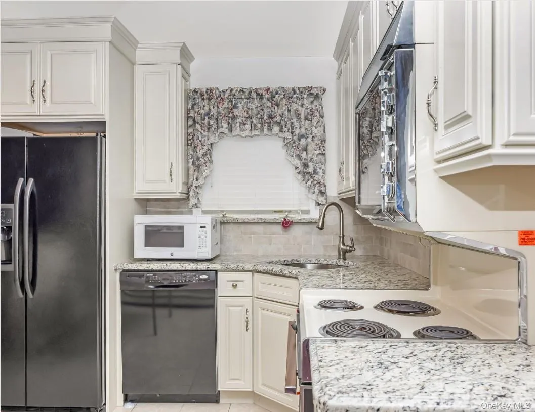 162 Washington Street, Oyster Bay, NY, 3 Bedrooms Bedrooms, 7 Rooms Rooms,2 BathroomsBathrooms,Residential,For Rent,Washington,0,1043285 162 Washington Street, Oyster Bay, NY, 3 Bedrooms Bedrooms, 7 Rooms Rooms,2 BathroomsBathrooms,Residential,For Rent,Washington,0,1043285
