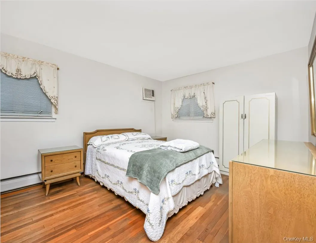 162 Washington Street, Oyster Bay, NY, 3 Bedrooms Bedrooms, 7 Rooms Rooms,2 BathroomsBathrooms,Residential,For Rent,Washington,0,1043285 162 Washington Street, Oyster Bay, NY, 3 Bedrooms Bedrooms, 7 Rooms Rooms,2 BathroomsBathrooms,Residential,For Rent,Washington,0,1043285