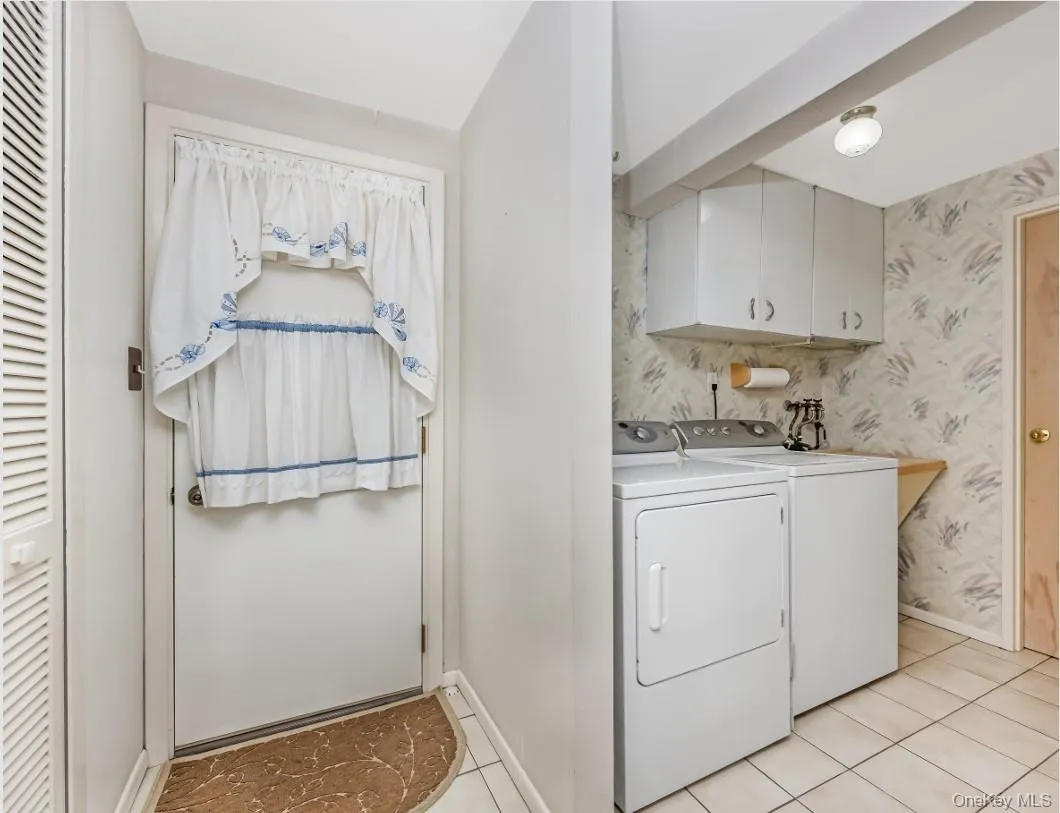 162 Washington Street, Oyster Bay, NY, 3 Bedrooms Bedrooms, 7 Rooms Rooms,2 BathroomsBathrooms,Residential,For Rent,Washington,0,1043285 162 Washington Street, Oyster Bay, NY, 3 Bedrooms Bedrooms, 7 Rooms Rooms,2 BathroomsBathrooms,Residential,For Rent,Washington,0,1043285