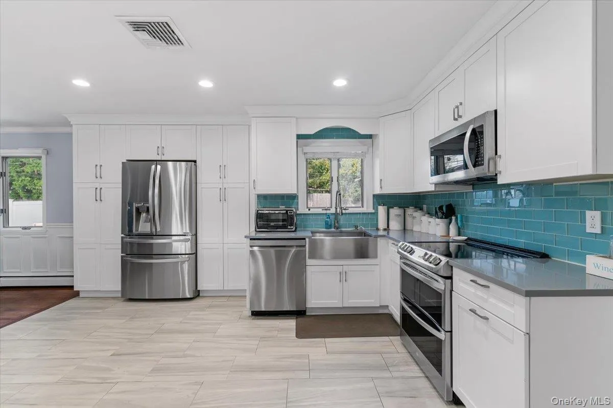 41 Longstreet Drive, Brookhaven, NY, 4 Bedrooms Bedrooms, 10 Rooms Rooms,2 BathroomsBathrooms,Residential,For Rent,Longstreet,0,1043286 41 Longstreet Drive, Brookhaven, NY, 4 Bedrooms Bedrooms, 10 Rooms Rooms,2 BathroomsBathrooms,Residential,For Rent,Longstreet,0,1043286