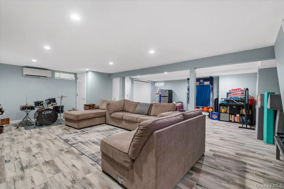 41 Longstreet Drive, Brookhaven, NY, 4 Bedrooms Bedrooms, 10 Rooms Rooms,2 BathroomsBathrooms,Residential,For Rent,Longstreet,0,1043286 41 Longstreet Drive, Brookhaven, NY, 4 Bedrooms Bedrooms, 10 Rooms Rooms,2 BathroomsBathrooms,Residential,For Rent,Longstreet,0,1043286