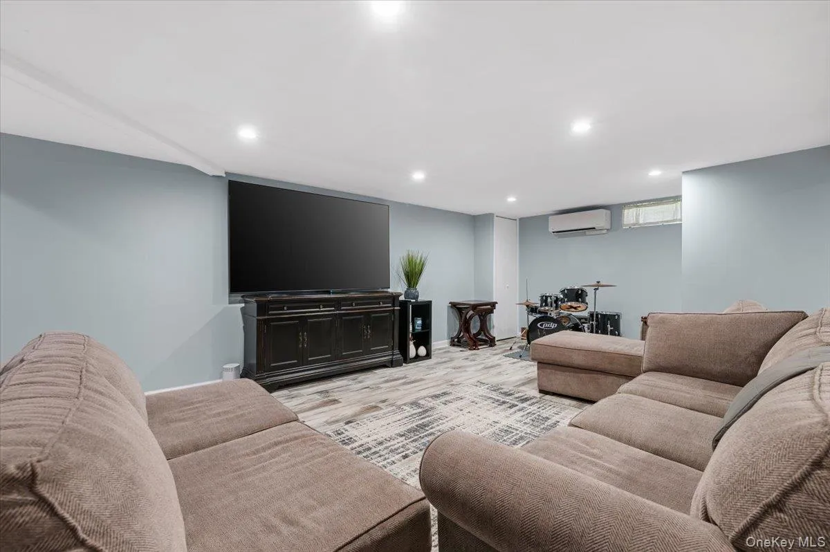 41 Longstreet Drive, Brookhaven, NY, 4 Bedrooms Bedrooms, 10 Rooms Rooms,2 BathroomsBathrooms,Residential,For Rent,Longstreet,0,1043286 41 Longstreet Drive, Brookhaven, NY, 4 Bedrooms Bedrooms, 10 Rooms Rooms,2 BathroomsBathrooms,Residential,For Rent,Longstreet,0,1043286