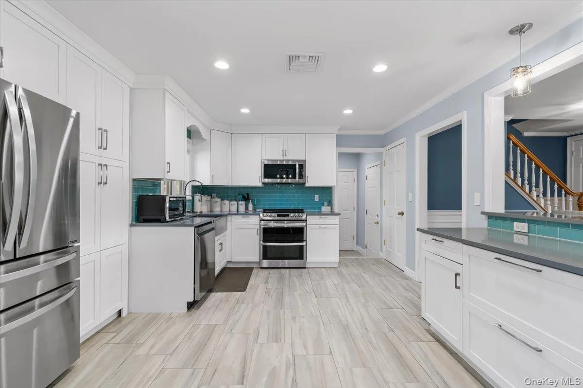 41 Longstreet Drive, Brookhaven, NY, 4 Bedrooms Bedrooms, 10 Rooms Rooms,2 BathroomsBathrooms,Residential,For Rent,Longstreet,0,1043286 41 Longstreet Drive, Brookhaven, NY, 4 Bedrooms Bedrooms, 10 Rooms Rooms,2 BathroomsBathrooms,Residential,For Rent,Longstreet,0,1043286