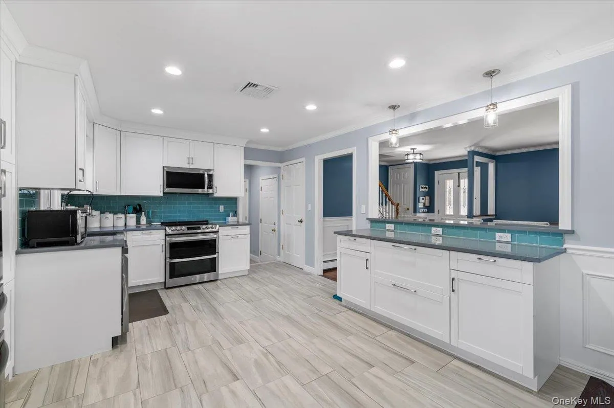 41 Longstreet Drive, Brookhaven, NY, 4 Bedrooms Bedrooms, 10 Rooms Rooms,2 BathroomsBathrooms,Residential,For Rent,Longstreet,0,1043286 41 Longstreet Drive, Brookhaven, NY, 4 Bedrooms Bedrooms, 10 Rooms Rooms,2 BathroomsBathrooms,Residential,For Rent,Longstreet,0,1043286
