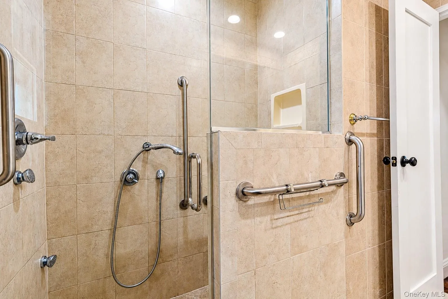 12 Grant Avenue, Oyster Bay, NY, 3 Bedrooms Bedrooms, 7 Rooms Rooms,1 BathroomBathrooms,Residential,For Rent,Grant,0,1043288 12 Grant Avenue, Oyster Bay, NY, 3 Bedrooms Bedrooms, 7 Rooms Rooms,1 BathroomBathrooms,Residential,For Rent,Grant,0,1043288