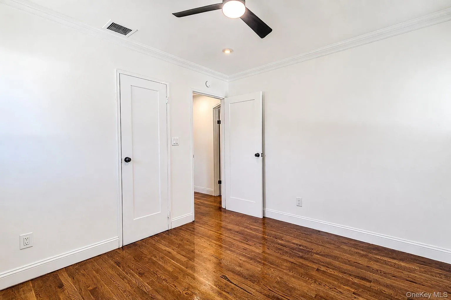 12 Grant Avenue, Oyster Bay, NY, 3 Bedrooms Bedrooms, 7 Rooms Rooms,1 BathroomBathrooms,Residential,For Rent,Grant,0,1043288 12 Grant Avenue, Oyster Bay, NY, 3 Bedrooms Bedrooms, 7 Rooms Rooms,1 BathroomBathrooms,Residential,For Rent,Grant,0,1043288