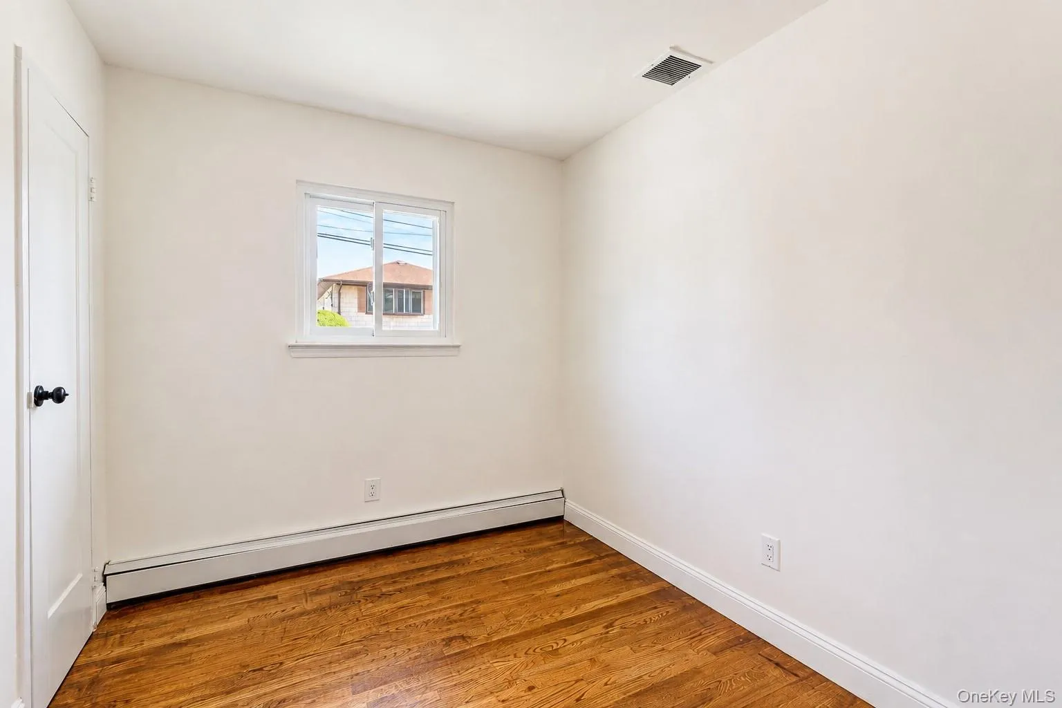 12 Grant Avenue, Oyster Bay, NY, 3 Bedrooms Bedrooms, 7 Rooms Rooms,1 BathroomBathrooms,Residential,For Rent,Grant,0,1043288 12 Grant Avenue, Oyster Bay, NY, 3 Bedrooms Bedrooms, 7 Rooms Rooms,1 BathroomBathrooms,Residential,For Rent,Grant,0,1043288