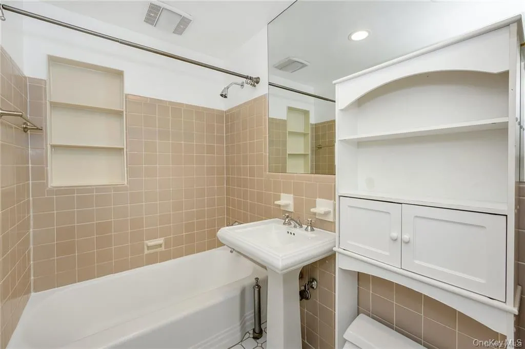 212 Crest Drive, Greenburgh, NY, 4 Bedroom Bedrooms, 7 Room Rooms,2 BathroomBathrooms,Residential Lease,For Rent,Crest,0,1043297 212 Crest Drive, Greenburgh, NY, 4 Bedroom Bedrooms, 7 Room Rooms,2 BathroomBathrooms,Residential Lease,For Rent,Crest,0,1043297