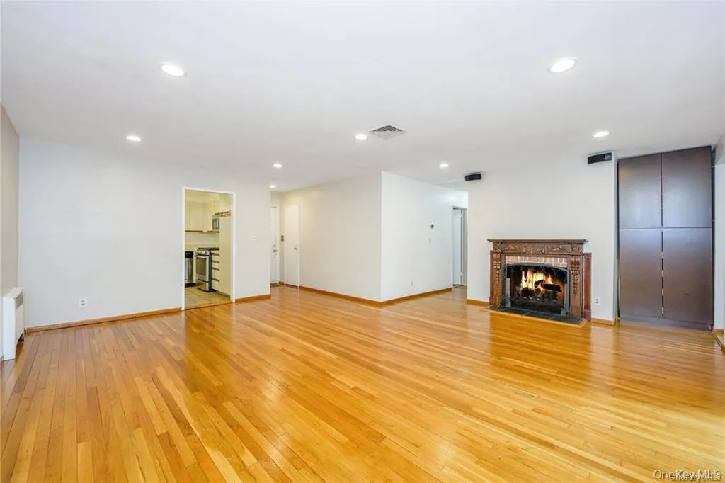 212 Crest Drive, Greenburgh, NY, 4 Bedroom Bedrooms, 7 Room Rooms,2 BathroomBathrooms,Residential Lease,For Rent,Crest,0,1043297 212 Crest Drive, Greenburgh, NY, 4 Bedroom Bedrooms, 7 Room Rooms,2 BathroomBathrooms,Residential Lease,For Rent,Crest,0,1043297