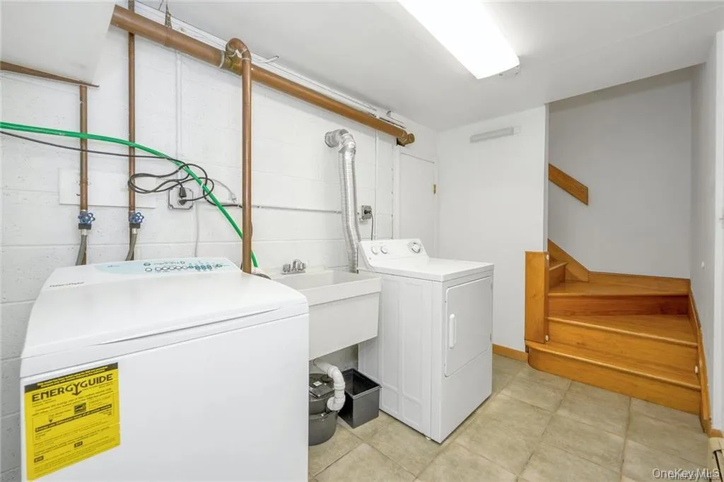 212 Crest Drive, Greenburgh, NY, 4 Bedroom Bedrooms, 7 Room Rooms,2 BathroomBathrooms,Residential Lease,For Rent,Crest,0,1043297 212 Crest Drive, Greenburgh, NY, 4 Bedroom Bedrooms, 7 Room Rooms,2 BathroomBathrooms,Residential Lease,For Rent,Crest,0,1043297