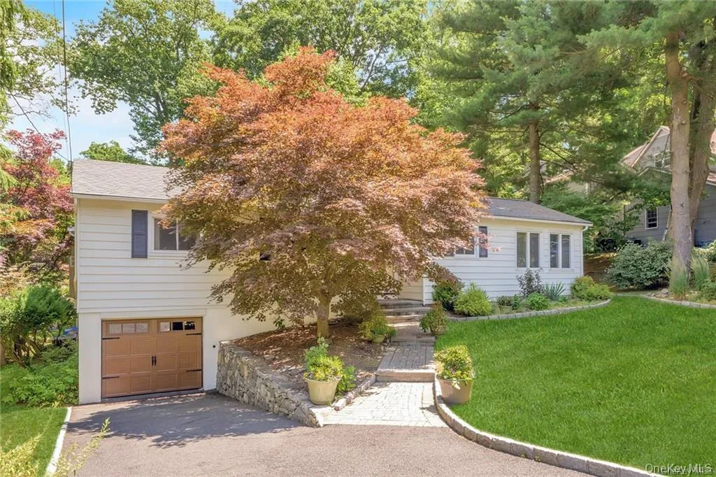 212 Crest Drive, Greenburgh, NY, 4 Bedroom Bedrooms, 7 Room Rooms,2 BathroomBathrooms,Residential Lease,For Rent,Crest,0,1043297 212 Crest Drive, Greenburgh, NY, 4 Bedroom Bedrooms, 7 Room Rooms,2 BathroomBathrooms,Residential Lease,For Rent,Crest,0,1043297