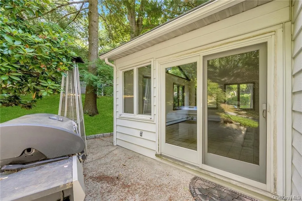212 Crest Drive, Greenburgh, NY, 4 Bedroom Bedrooms, 7 Room Rooms,2 BathroomBathrooms,Residential Lease,For Rent,Crest,0,1043297 212 Crest Drive, Greenburgh, NY, 4 Bedroom Bedrooms, 7 Room Rooms,2 BathroomBathrooms,Residential Lease,For Rent,Crest,0,1043297