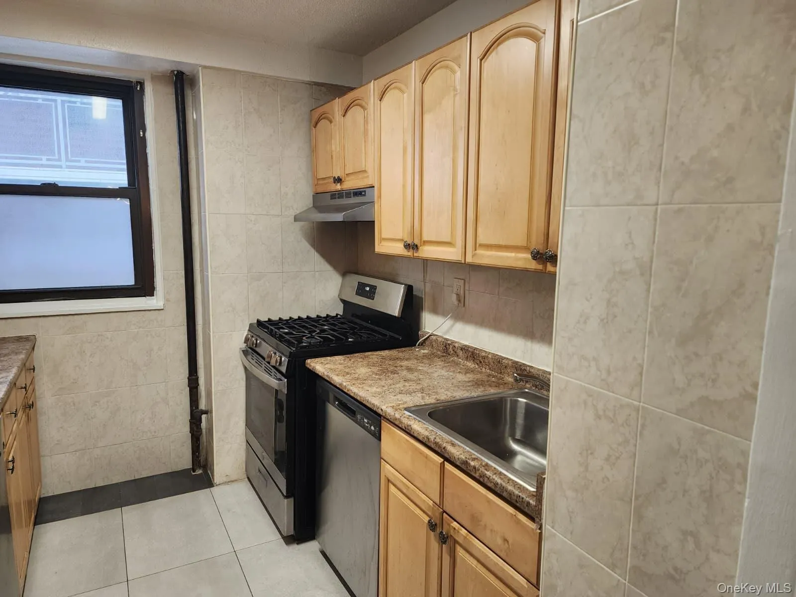 61-15 98th Street, New York, NY, 3 Bedrooms Bedrooms, 6 Rooms Rooms,2 BathroomsBathrooms,Residential,For Rent,98th,0,1043304 61-15 98th Street, New York, NY, 3 Bedrooms Bedrooms, 6 Rooms Rooms,2 BathroomsBathrooms,Residential,For Rent,98th,0,1043304