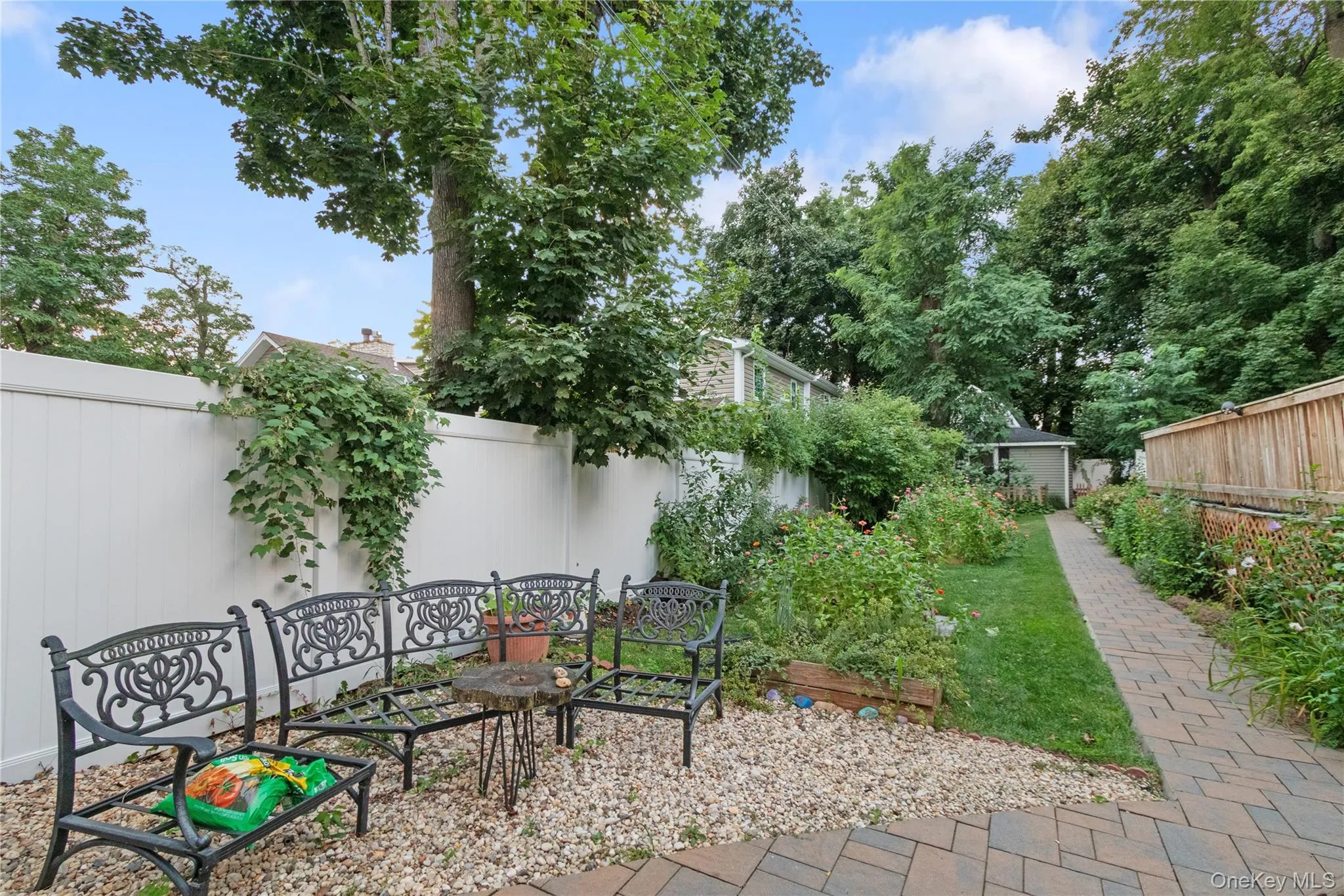 11 Bay Street, Oyster Bay, NY, 4 Bedrooms Bedrooms, 7 Rooms Rooms,2 BathroomsBathrooms,Residential Lease,For Rent,Bay,0,1043315 11 Bay Street, Oyster Bay, NY, 4 Bedrooms Bedrooms, 7 Rooms Rooms,2 BathroomsBathrooms,Residential Lease,For Rent,Bay,0,1043315