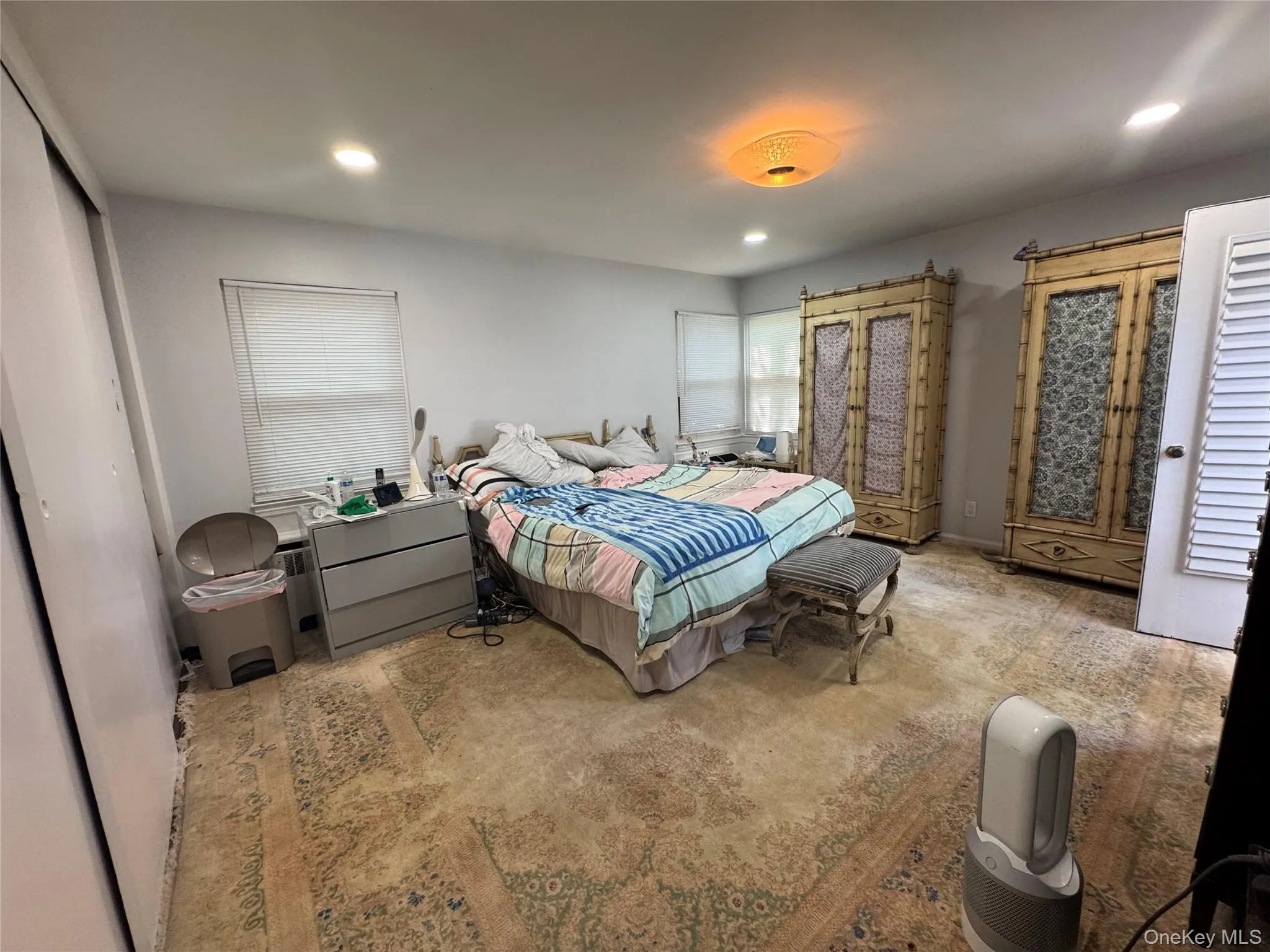 Primary Suit e With Full Bathroom and Door to Backyard. Primary Suit e With Full Bathroom and Door to Backyard.