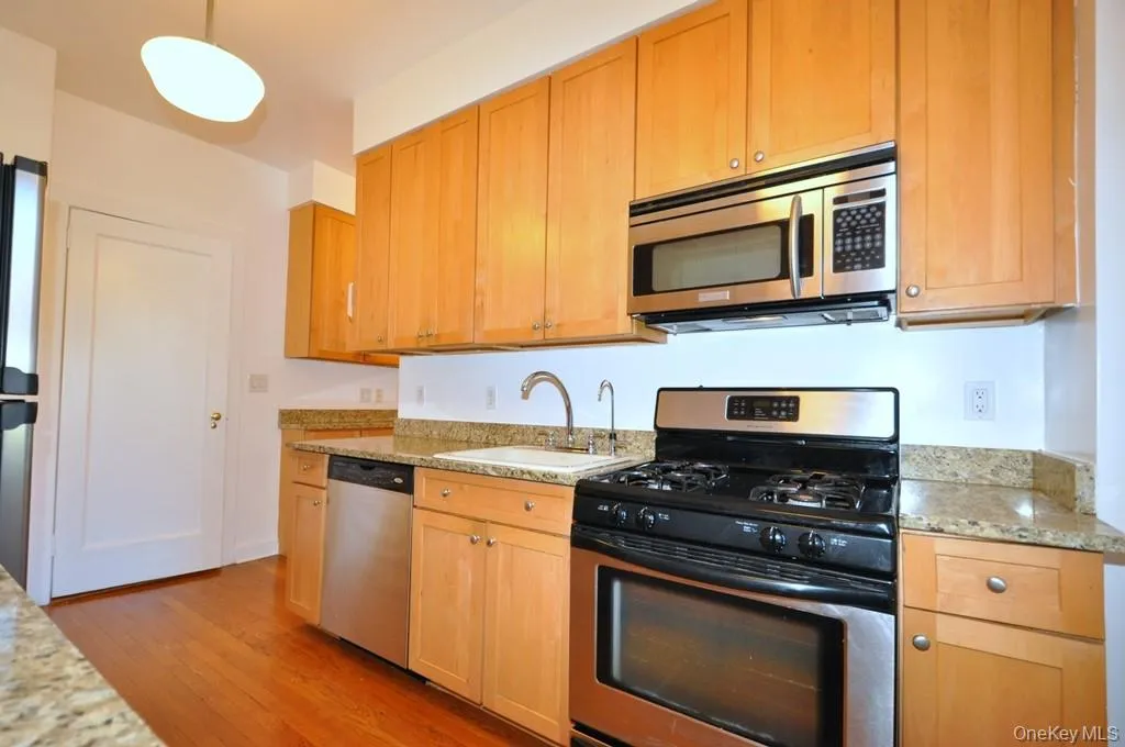 155 Garth Road, Eastchester, NY, 3 Bedrooms Bedrooms, 7 Rooms Rooms,2 BathroomsBathrooms,Residential Lease,For Rent,Garth,0,1043319 155 Garth Road, Eastchester, NY, 3 Bedrooms Bedrooms, 7 Rooms Rooms,2 BathroomsBathrooms,Residential Lease,For Rent,Garth,0,1043319