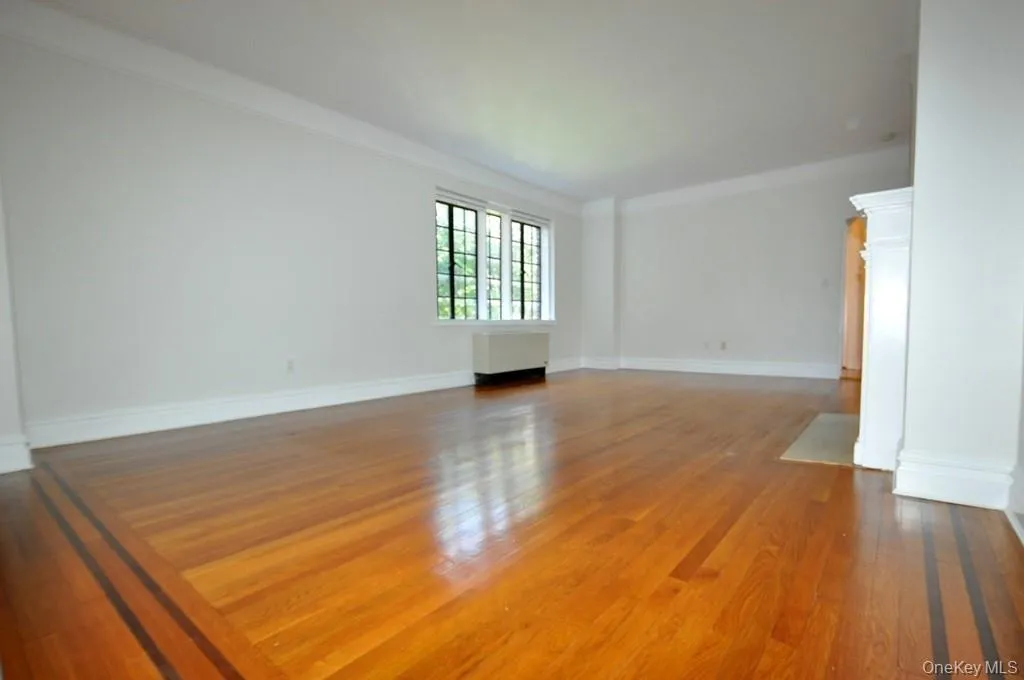 Large Living Room, casement windows, hardwood floors and arched doorways. The living Room is 23'-11" x 14'-9". Large Living Room, casement windows, hardwood floors and arched doorways. The living Room is 23'-11" x 14'-9".