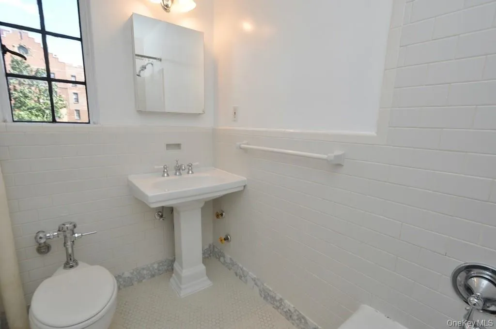 Master Bath view 1 Master Bath view 1