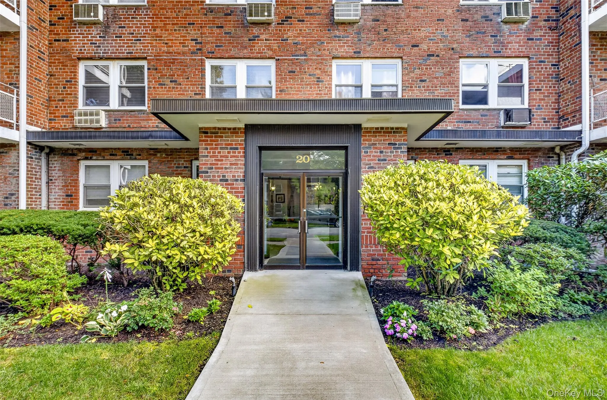 20 Hill Park Avenue, North Hempstead, NY, 2 Bedrooms Bedrooms, 5 Rooms Rooms,2 BathroomsBathrooms,Residential,For Rent,Hill Park,0,1043334 20 Hill Park Avenue, North Hempstead, NY, 2 Bedrooms Bedrooms, 5 Rooms Rooms,2 BathroomsBathrooms,Residential,For Rent,Hill Park,0,1043334