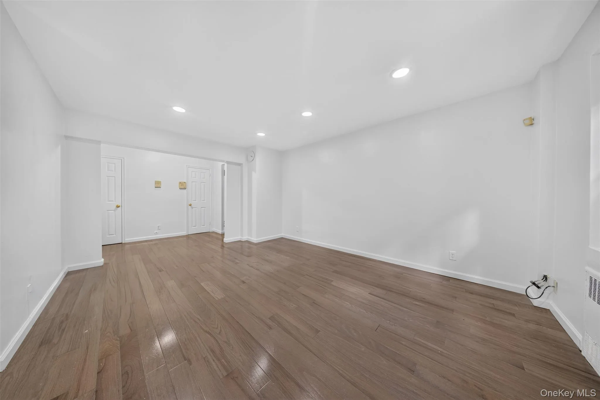 20 Hill Park Avenue, North Hempstead, NY, 2 Bedrooms Bedrooms, 5 Rooms Rooms,2 BathroomsBathrooms,Residential,For Rent,Hill Park,0,1043334 20 Hill Park Avenue, North Hempstead, NY, 2 Bedrooms Bedrooms, 5 Rooms Rooms,2 BathroomsBathrooms,Residential,For Rent,Hill Park,0,1043334