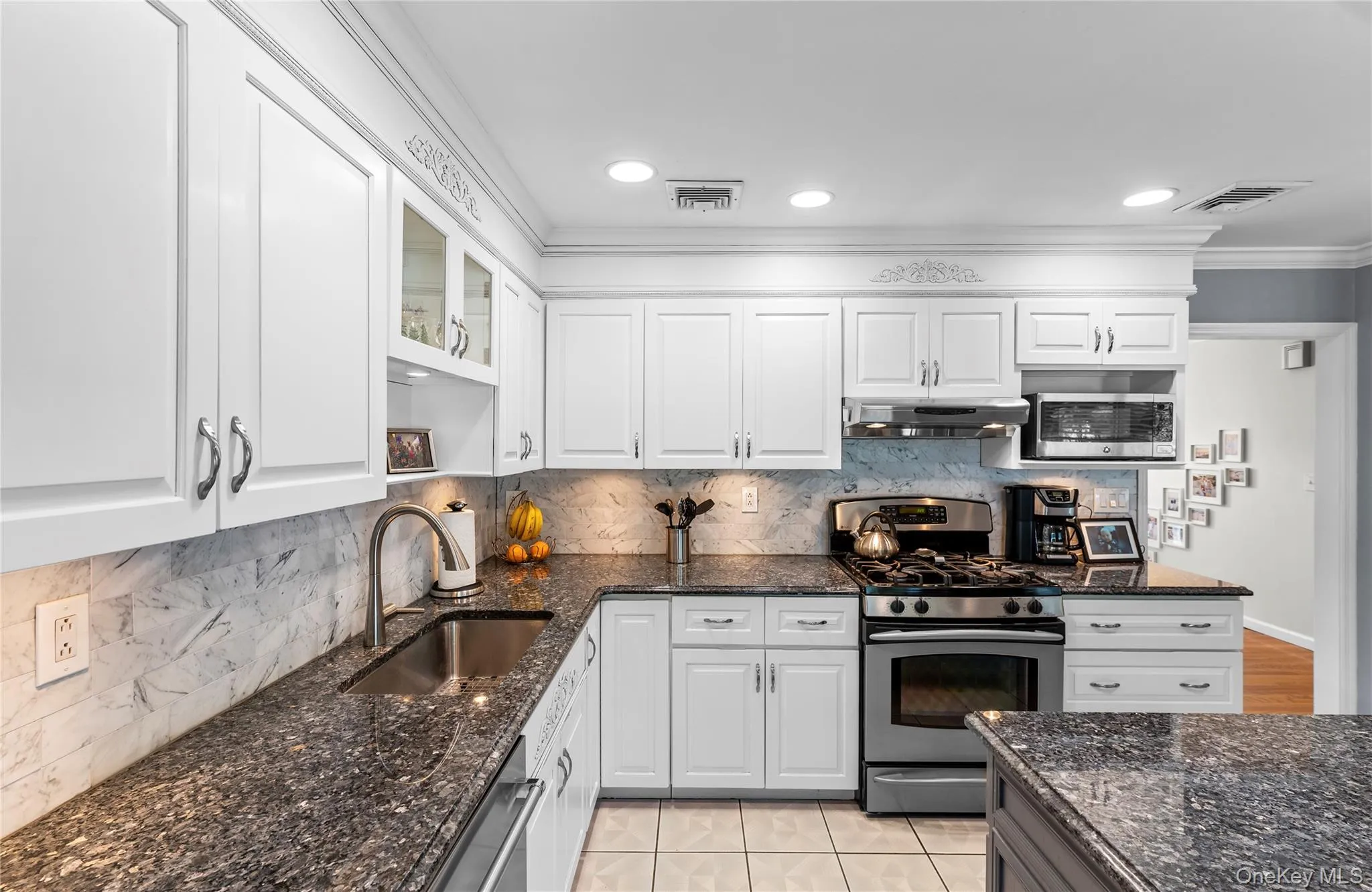 619 Russet Road, Clarkstown, NY, 4 Bedrooms Bedrooms, 9 Rooms Rooms,3 BathroomsBathrooms,Residential,For Rent,Russet,0,1043344 619 Russet Road, Clarkstown, NY, 4 Bedrooms Bedrooms, 9 Rooms Rooms,3 BathroomsBathrooms,Residential,For Rent,Russet,0,1043344