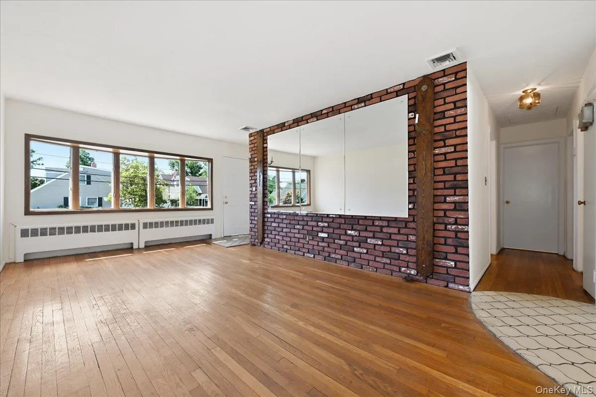 3695 Waverly Avenue, Hempstead, NY, 4 Bedrooms Bedrooms, 8 Rooms Rooms,2 BathroomsBathrooms,Residential,For Rent,Waverly,0,1043345 3695 Waverly Avenue, Hempstead, NY, 4 Bedrooms Bedrooms, 8 Rooms Rooms,2 BathroomsBathrooms,Residential,For Rent,Waverly,0,1043345