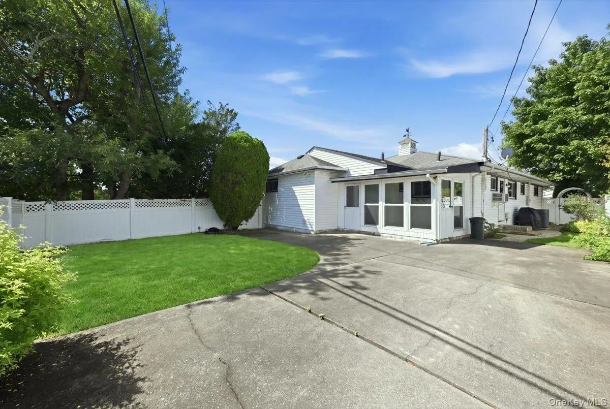 3695 Waverly Avenue, Hempstead, NY, 4 Bedrooms Bedrooms, 8 Rooms Rooms,2 BathroomsBathrooms,Residential,For Rent,Waverly,0,1043345 3695 Waverly Avenue, Hempstead, NY, 4 Bedrooms Bedrooms, 8 Rooms Rooms,2 BathroomsBathrooms,Residential,For Rent,Waverly,0,1043345