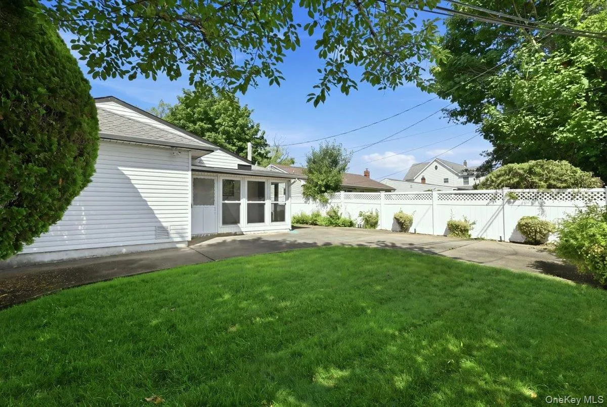 3695 Waverly Avenue, Hempstead, NY, 4 Bedrooms Bedrooms, 8 Rooms Rooms,2 BathroomsBathrooms,Residential,For Rent,Waverly,0,1043345 3695 Waverly Avenue, Hempstead, NY, 4 Bedrooms Bedrooms, 8 Rooms Rooms,2 BathroomsBathrooms,Residential,For Rent,Waverly,0,1043345