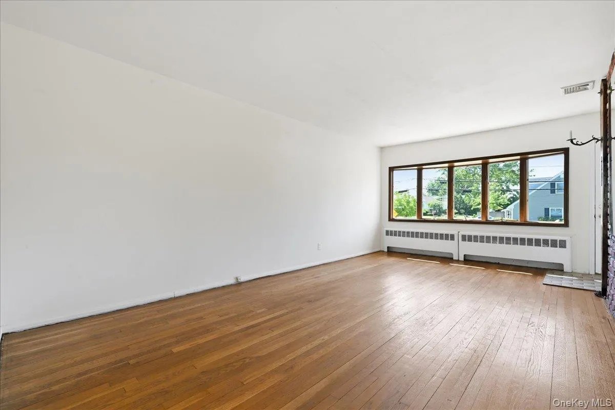 3695 Waverly Avenue, Hempstead, NY, 4 Bedrooms Bedrooms, 8 Rooms Rooms,2 BathroomsBathrooms,Residential,For Rent,Waverly,0,1043345 3695 Waverly Avenue, Hempstead, NY, 4 Bedrooms Bedrooms, 8 Rooms Rooms,2 BathroomsBathrooms,Residential,For Rent,Waverly,0,1043345