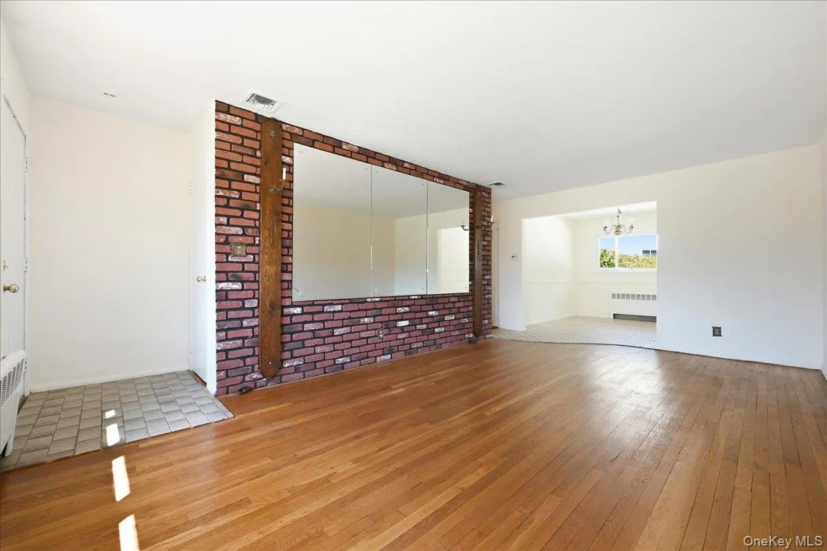 3695 Waverly Avenue, Hempstead, NY, 4 Bedrooms Bedrooms, 8 Rooms Rooms,2 BathroomsBathrooms,Residential,For Rent,Waverly,0,1043345 3695 Waverly Avenue, Hempstead, NY, 4 Bedrooms Bedrooms, 8 Rooms Rooms,2 BathroomsBathrooms,Residential,For Rent,Waverly,0,1043345