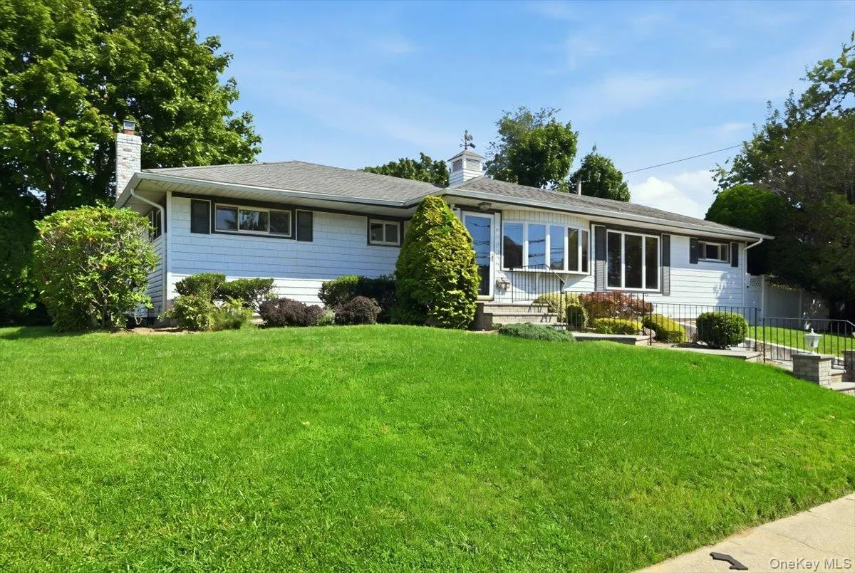 3695 Waverly Avenue, Hempstead, NY, 4 Bedrooms Bedrooms, 8 Rooms Rooms,2 BathroomsBathrooms,Residential,For Rent,Waverly,0,1043345 3695 Waverly Avenue, Hempstead, NY, 4 Bedrooms Bedrooms, 8 Rooms Rooms,2 BathroomsBathrooms,Residential,For Rent,Waverly,0,1043345