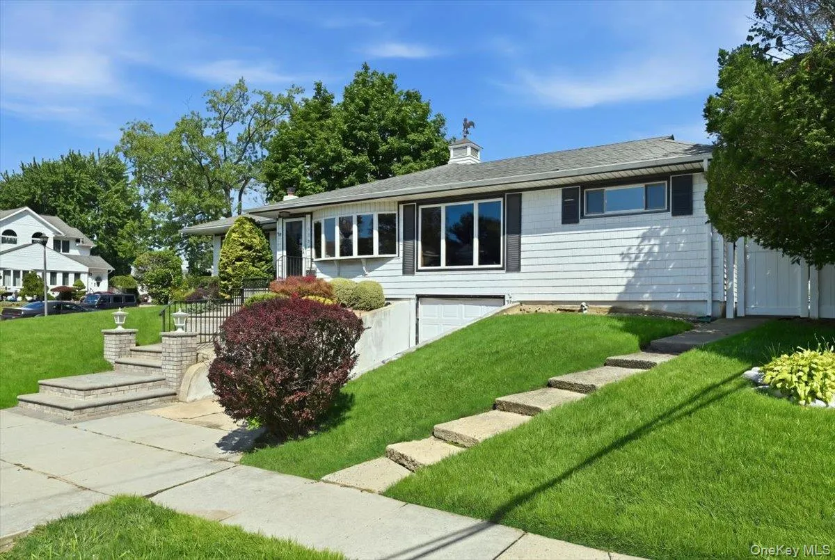 3695 Waverly Avenue, Hempstead, NY, 4 Bedrooms Bedrooms, 8 Rooms Rooms,2 BathroomsBathrooms,Residential,For Rent,Waverly,0,1043345 3695 Waverly Avenue, Hempstead, NY, 4 Bedrooms Bedrooms, 8 Rooms Rooms,2 BathroomsBathrooms,Residential,For Rent,Waverly,0,1043345
