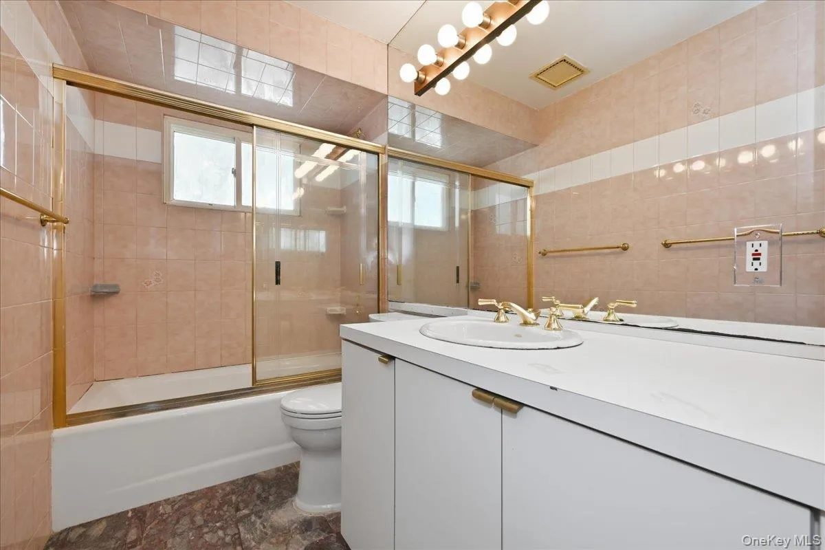 3695 Waverly Avenue, Hempstead, NY, 4 Bedrooms Bedrooms, 8 Rooms Rooms,2 BathroomsBathrooms,Residential,For Rent,Waverly,0,1043345 3695 Waverly Avenue, Hempstead, NY, 4 Bedrooms Bedrooms, 8 Rooms Rooms,2 BathroomsBathrooms,Residential,For Rent,Waverly,0,1043345
