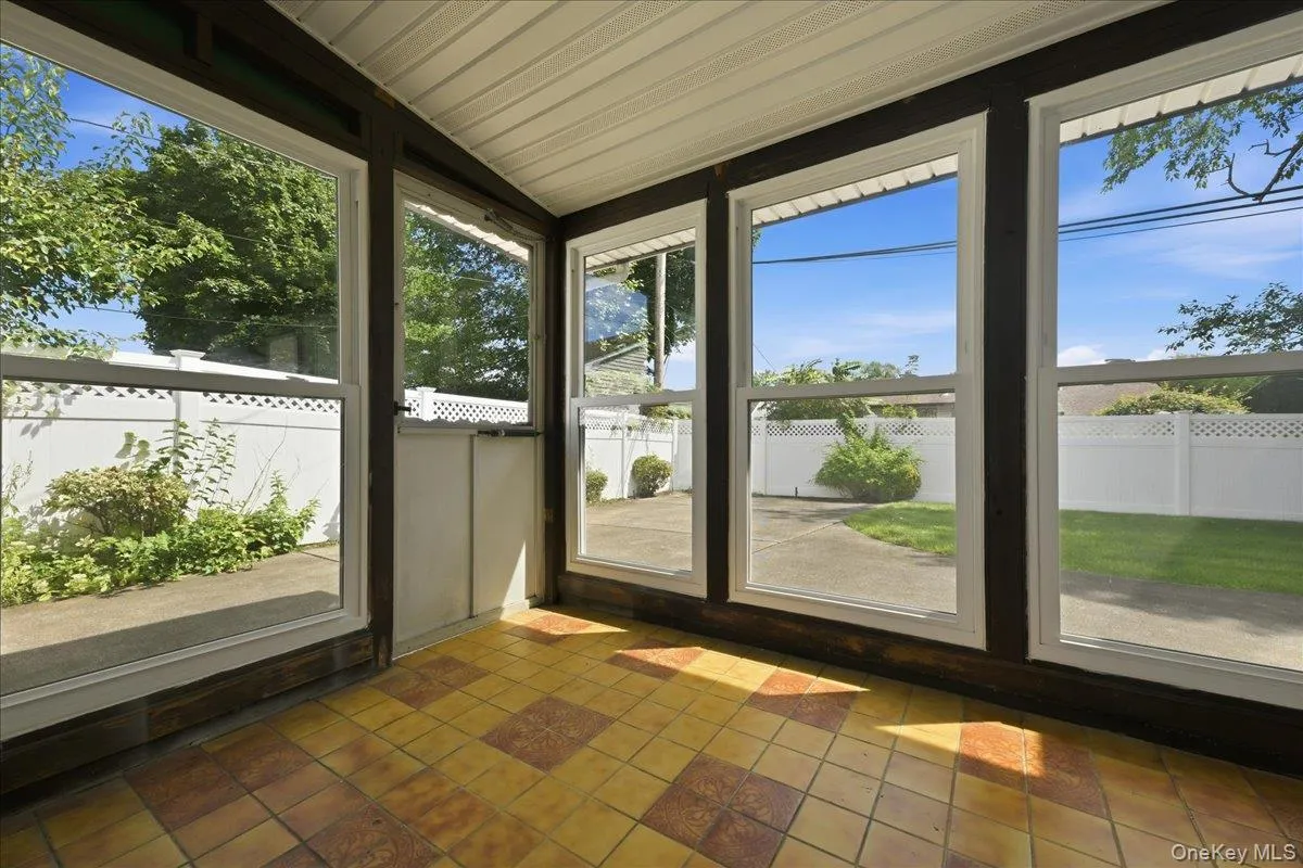 3695 Waverly Avenue, Hempstead, NY, 4 Bedrooms Bedrooms, 8 Rooms Rooms,2 BathroomsBathrooms,Residential,For Rent,Waverly,0,1043345 3695 Waverly Avenue, Hempstead, NY, 4 Bedrooms Bedrooms, 8 Rooms Rooms,2 BathroomsBathrooms,Residential,For Rent,Waverly,0,1043345