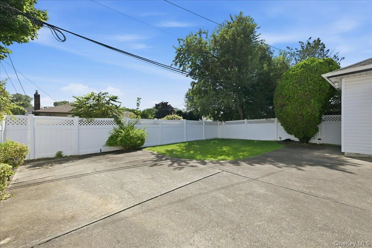 3695 Waverly Avenue, Hempstead, NY, 4 Bedrooms Bedrooms, 8 Rooms Rooms,2 BathroomsBathrooms,Residential,For Rent,Waverly,0,1043345 3695 Waverly Avenue, Hempstead, NY, 4 Bedrooms Bedrooms, 8 Rooms Rooms,2 BathroomsBathrooms,Residential,For Rent,Waverly,0,1043345