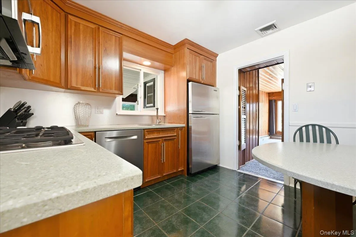 3695 Waverly Avenue, Hempstead, NY, 4 Bedrooms Bedrooms, 8 Rooms Rooms,2 BathroomsBathrooms,Residential,For Rent,Waverly,0,1043345 3695 Waverly Avenue, Hempstead, NY, 4 Bedrooms Bedrooms, 8 Rooms Rooms,2 BathroomsBathrooms,Residential,For Rent,Waverly,0,1043345