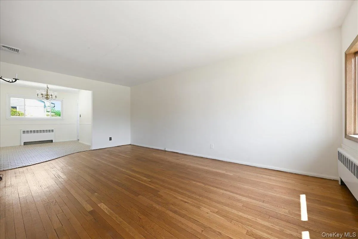 3695 Waverly Avenue, Hempstead, NY, 4 Bedrooms Bedrooms, 8 Rooms Rooms,2 BathroomsBathrooms,Residential,For Rent,Waverly,0,1043345 3695 Waverly Avenue, Hempstead, NY, 4 Bedrooms Bedrooms, 8 Rooms Rooms,2 BathroomsBathrooms,Residential,For Rent,Waverly,0,1043345