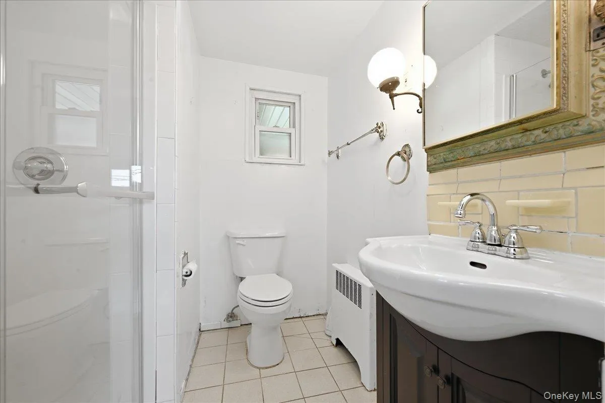 3695 Waverly Avenue, Hempstead, NY, 4 Bedrooms Bedrooms, 8 Rooms Rooms,2 BathroomsBathrooms,Residential,For Rent,Waverly,0,1043345 3695 Waverly Avenue, Hempstead, NY, 4 Bedrooms Bedrooms, 8 Rooms Rooms,2 BathroomsBathrooms,Residential,For Rent,Waverly,0,1043345