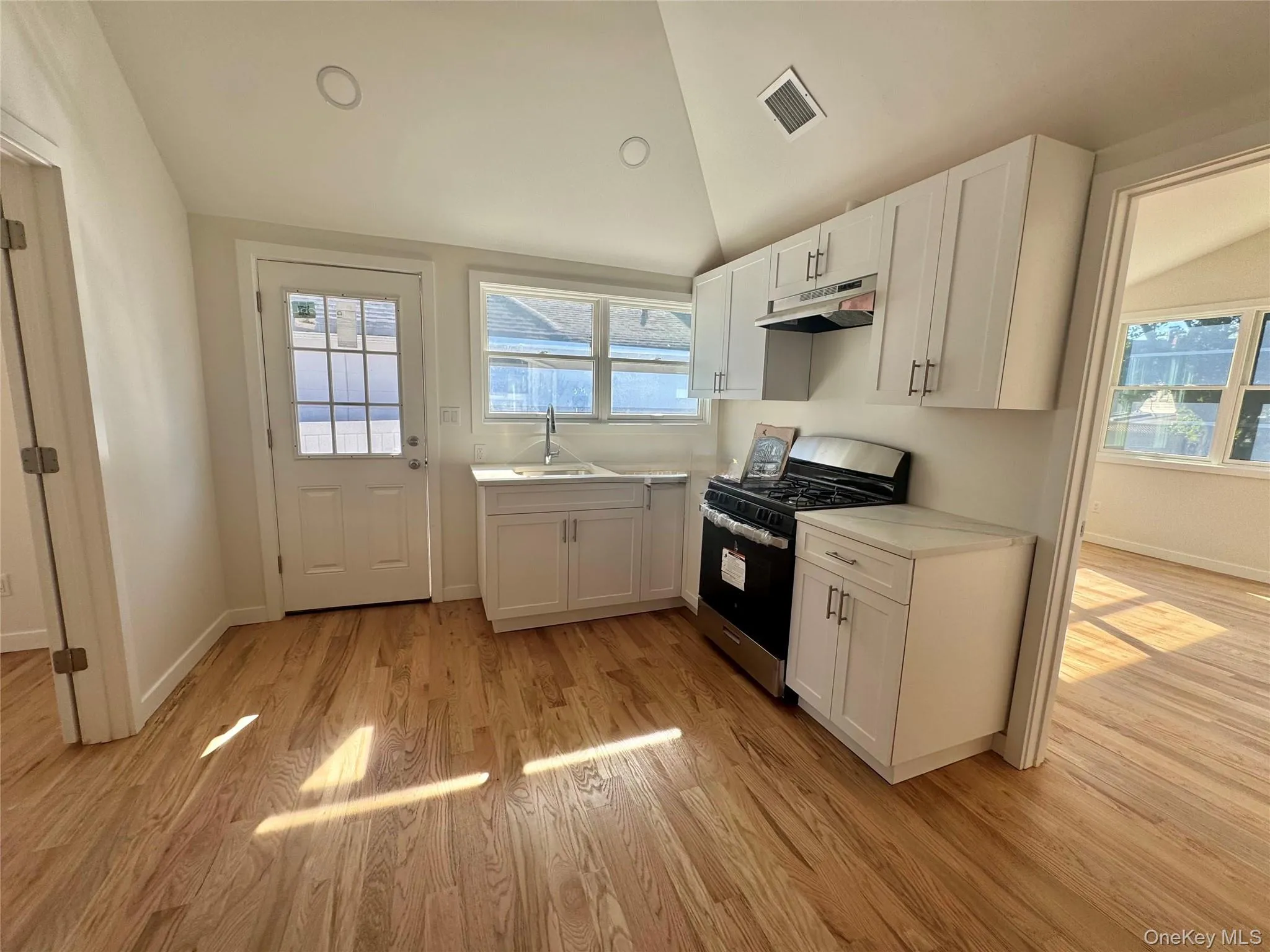 98 Steamboat Road, North Hempstead, NY, 3 Bedrooms Bedrooms, 5 Rooms Rooms,1 BathroomBathrooms,Residential,For Rent,Steamboat,0,1043360 98 Steamboat Road, North Hempstead, NY, 3 Bedrooms Bedrooms, 5 Rooms Rooms,1 BathroomBathrooms,Residential,For Rent,Steamboat,0,1043360
