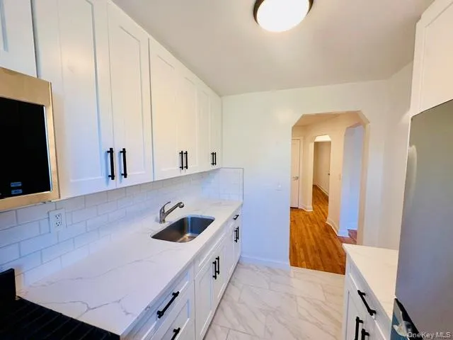 1754 Seminole Avenue, New York, NY, 2 Bedroom Bedrooms, 4 Room Rooms,1 BathroomBathrooms,Residential Lease,For Rent,Seminole,0,1043380 1754 Seminole Avenue, New York, NY, 2 Bedroom Bedrooms, 4 Room Rooms,1 BathroomBathrooms,Residential Lease,For Rent,Seminole,0,1043380