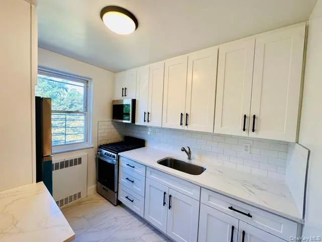 1754 Seminole Avenue, New York, NY, 2 Bedroom Bedrooms, 4 Room Rooms,1 BathroomBathrooms,Residential Lease,For Rent,Seminole,0,1043380 1754 Seminole Avenue, New York, NY, 2 Bedroom Bedrooms, 4 Room Rooms,1 BathroomBathrooms,Residential Lease,For Rent,Seminole,0,1043380